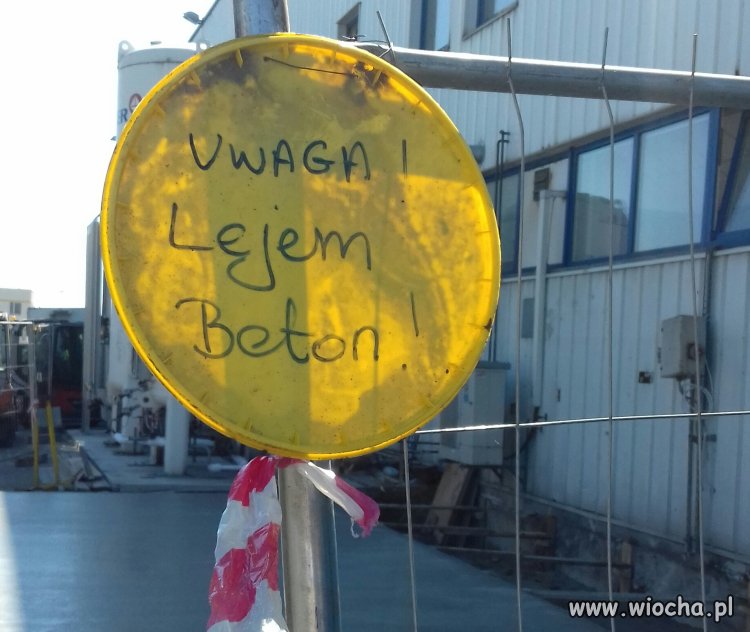 Uwaga bo lejem.