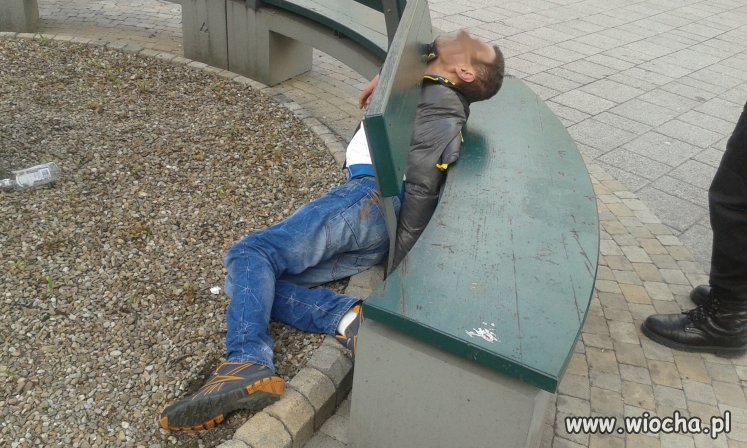 Leżing w mieście.
