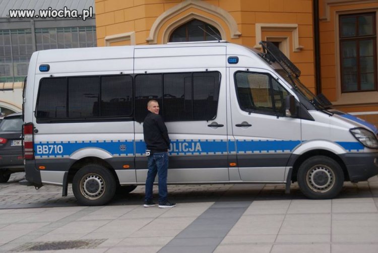 Przy Pustym radiowozie 