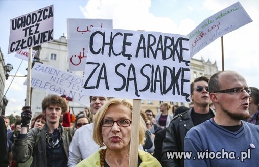Twarze nieskalane myśleniem.