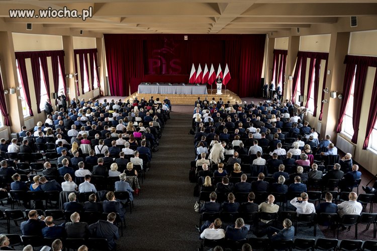 Jak teraz posłowie PIS-u będą śpiewać "Boże coś ..