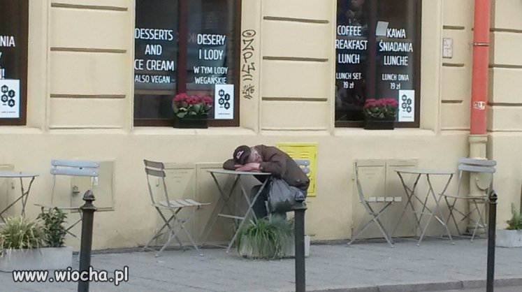 Zbyt długo czekał na kawę 