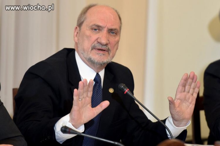 Szef MON robi czystkę-