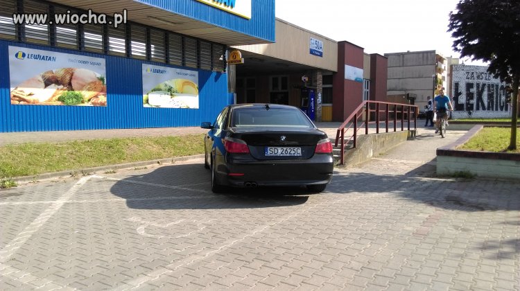 Imbecyl zaparkował