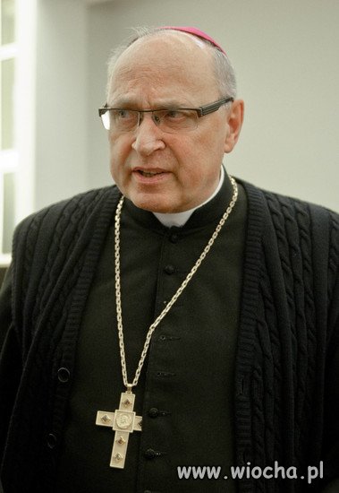 Biskup diecezji włocławskiej Wiesław Mering zakazał śpiewania świeckich pieśni podczas uroczystości na terenie swojej diecezji