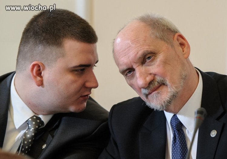 Afera misiewiczowa. Macierewicz złamał prawo!