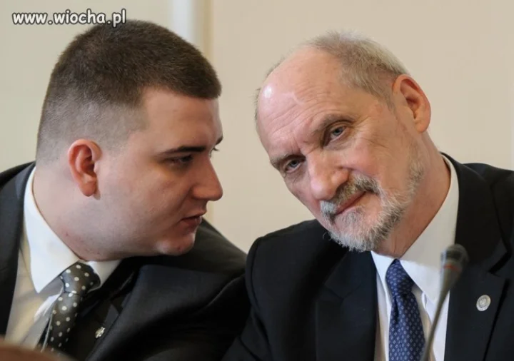 Afera misiewiczowa. Macierewicz złamał prawo!
