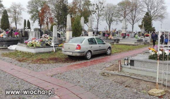 Zaparkował.