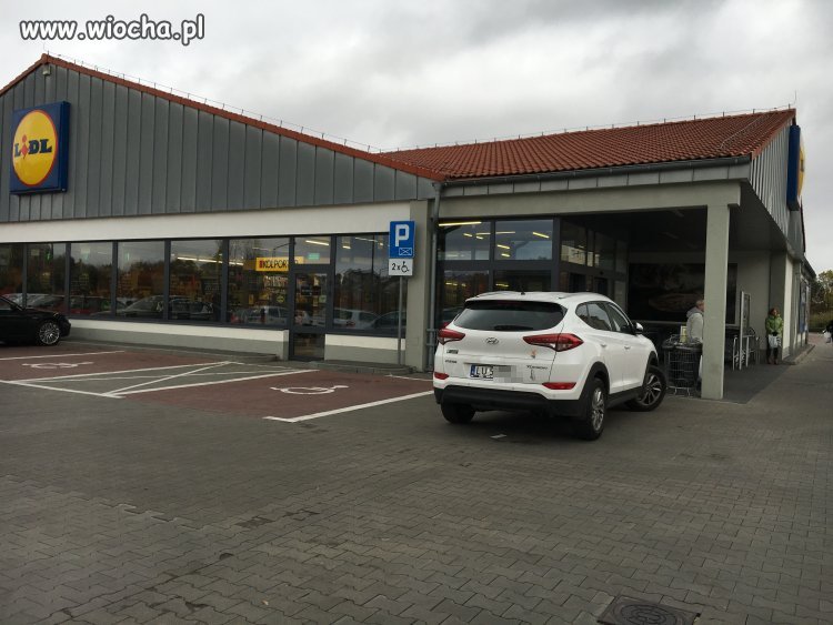 Pod Lidlem parkuję tak.