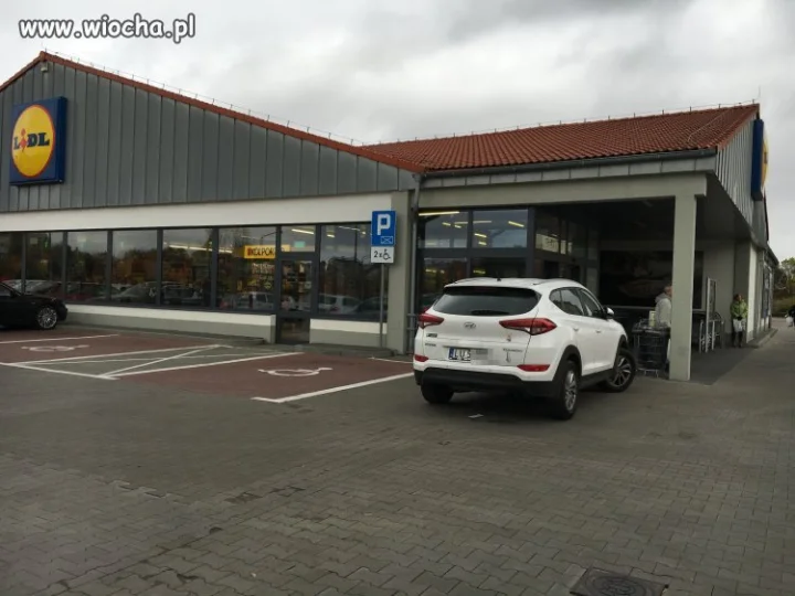 Pod Lidlem parkuję tak.