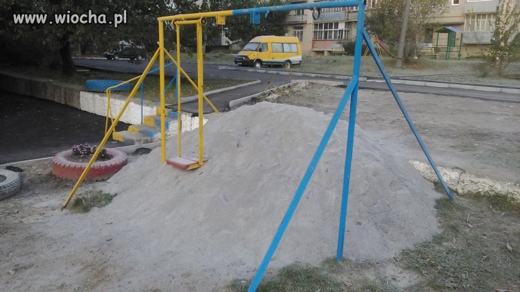 Piasek dzieciom przywieźli