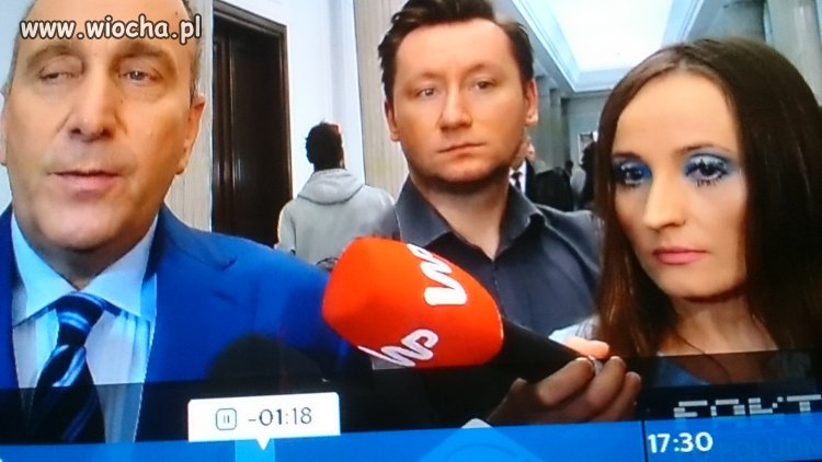 A oczy maluje tak.