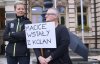 To, że macica ma szyjkę wiedziałem, ale że kolana?