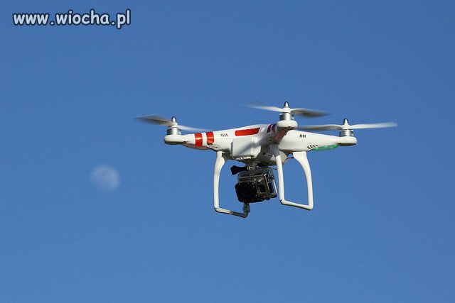 Żeby latać dronem trzeba skończyć kurs jak na... 