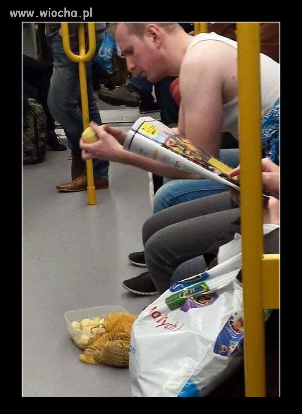 Pewnie żona kazała obrać ziemniaki, a czasu mało.