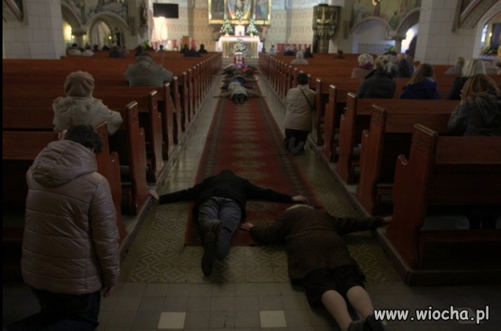 Przy wejściu dawali