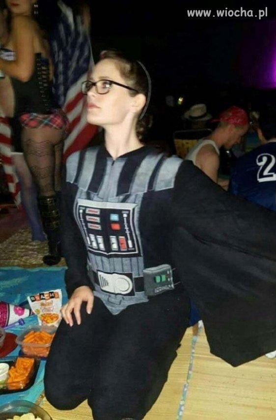 Dwa typy dziewczyn przebranych na Halloween