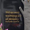 Jak to się ma do zachowania wdowy po gościu