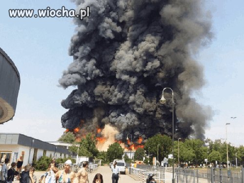 Niemcy.dziś migranty spaliły salę konferencyjną