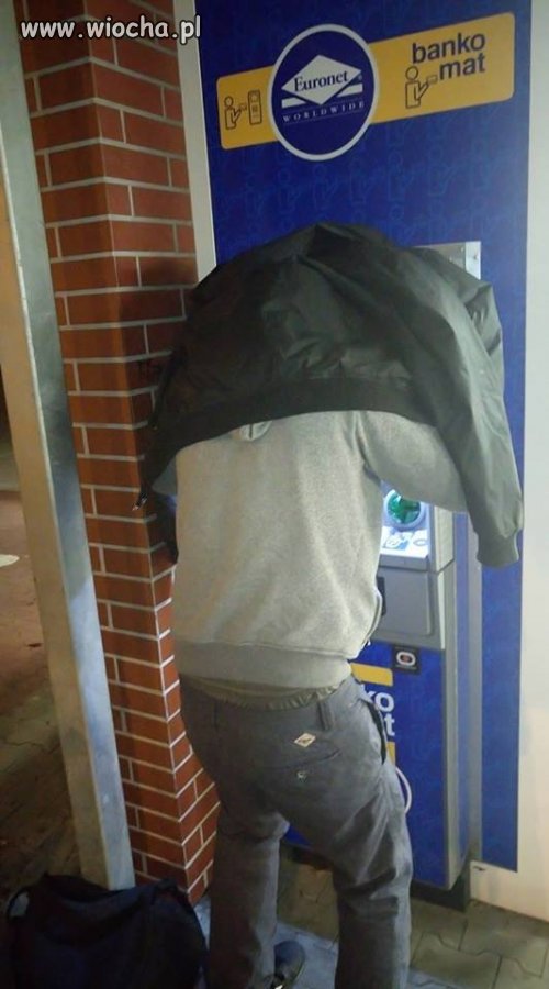 Tymczasem pod biedronką  ok 21 00
