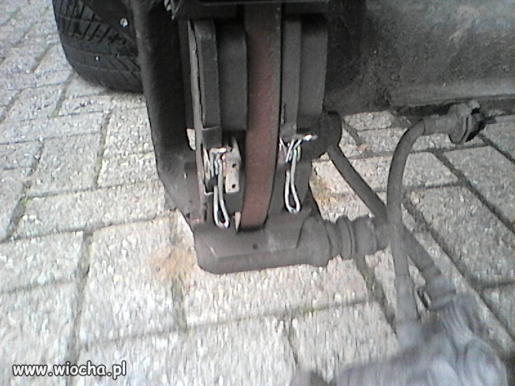 Mechanik wymienił klocki.