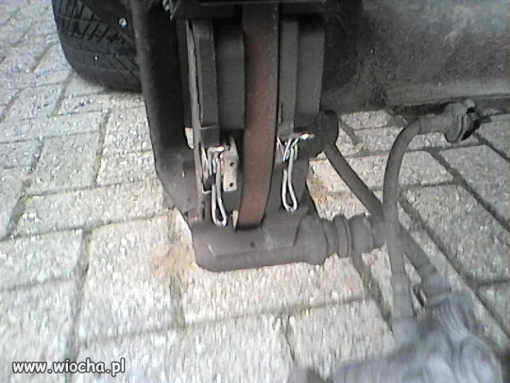 Mechanik wymienił klocki.