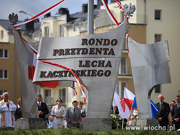 Modlą się do?...a 2 jest ulica M.Kaczyńskiej? Jest.