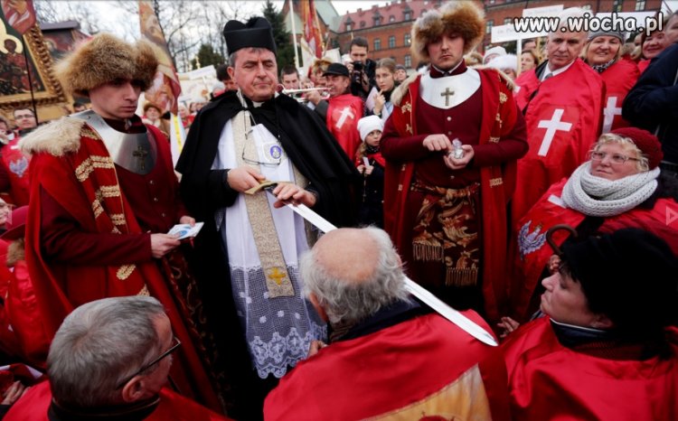 Natanek pasuje nowemu Królowi Polski rycerzy...