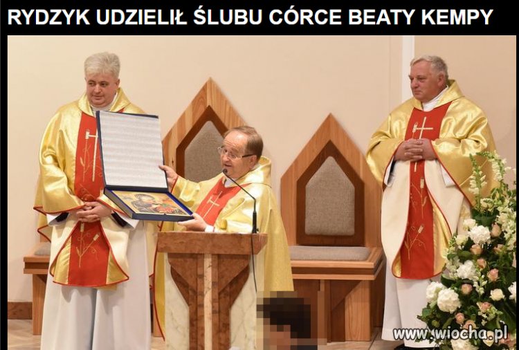 Ale pizze średnią hawajską 