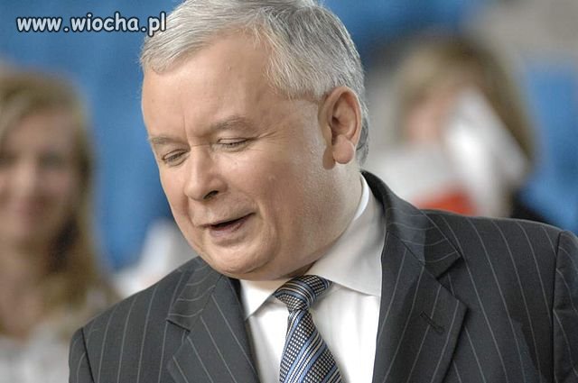 Parlamentarzyści opozycji przejęli mównicę. 