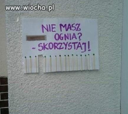 Powinni wieszać na przystankach 