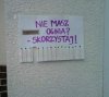 Powinni wieszać na przystankach 