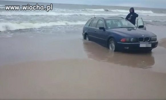 Drugi dzień świąt na plaży w Mielnie