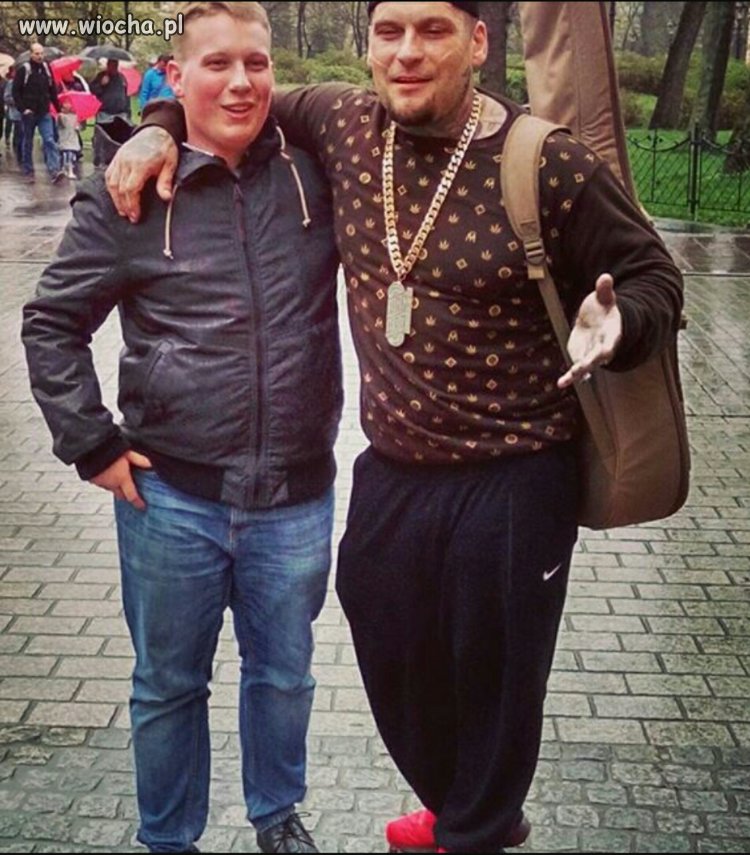 Popek z dziewczyną