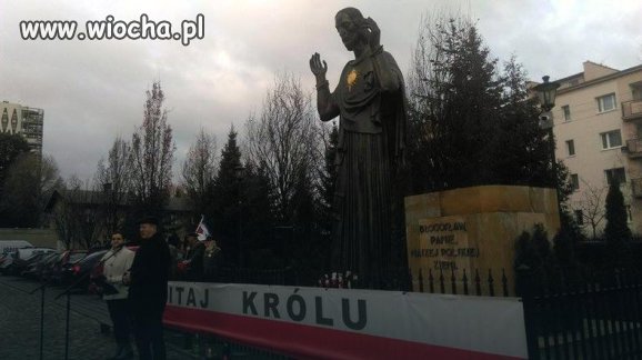 Politycy PiS do pomnika-witaj królu