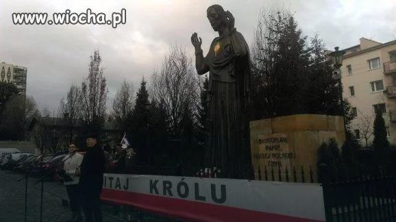 Politycy PiS do pomnika-witaj królu