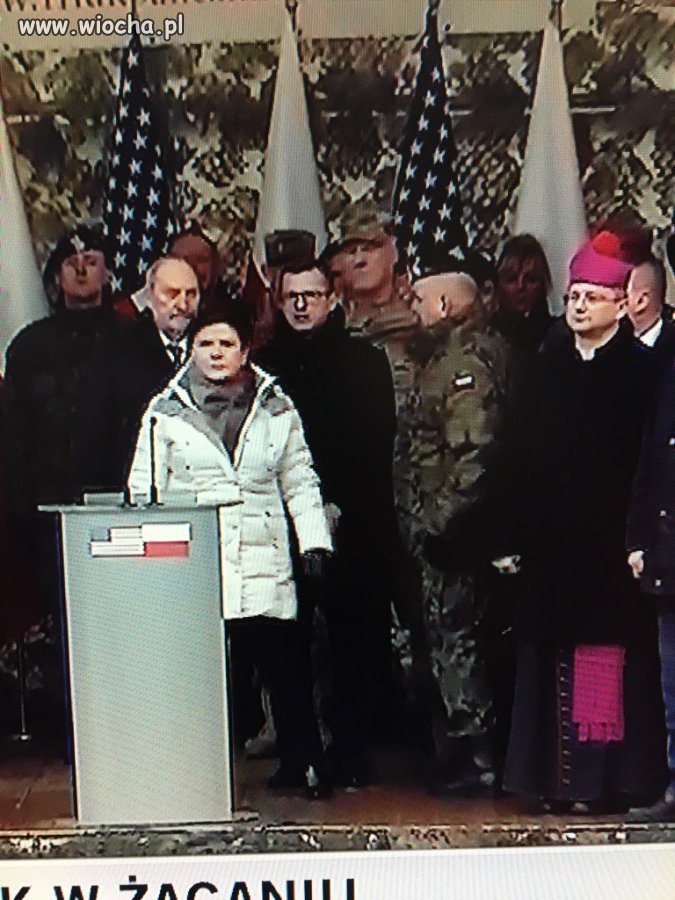 Szydło wita żołnierzy amerykańskich "po angielsku"