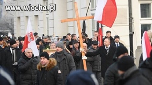 Kolorowe jarmarki, blaszane zegarki, pierzaste 