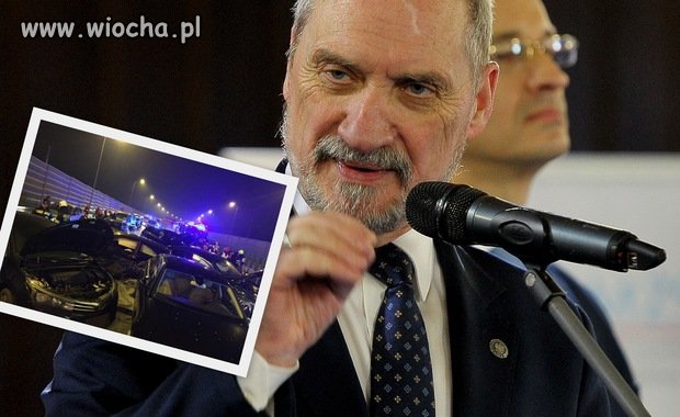 Czerwone światło na trasie przejazdu ministra