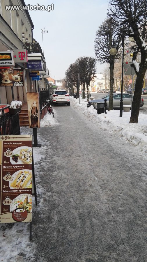 A zaparkuje sobie na chodniku