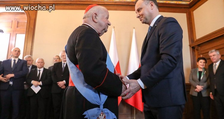 Dziwisz odznaczony Orderem Orła Białego