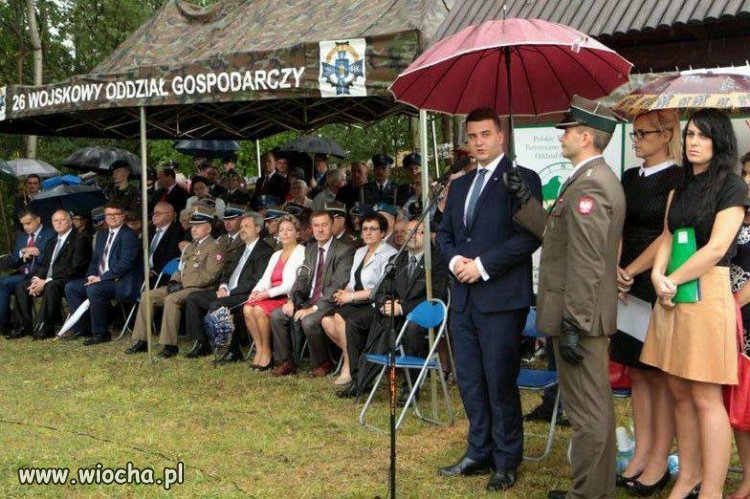 A Wam Pan generał kiedyś trzymał parasolkę nad głową?