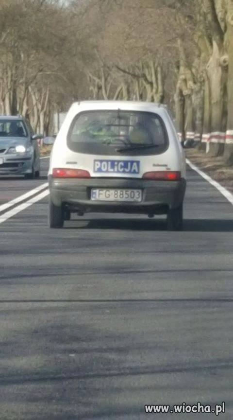 Policja w Żarach podąża za trendami.
