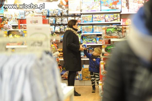 Babcia Kopacz z wnukiem Juliankiem na zakupach!