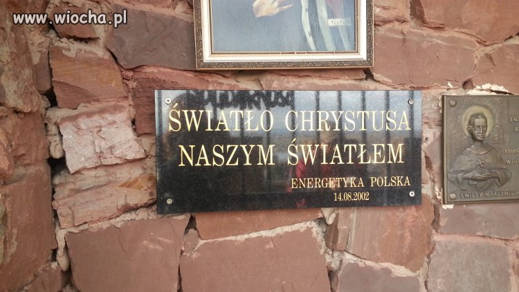 Pomniki głupot w koło rosną wciąż...