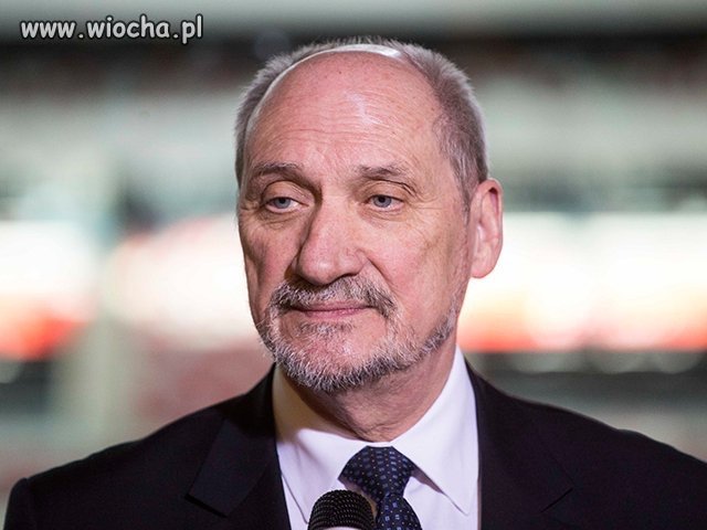 Ogłasza przetarg na śmigłowce, które miały być 