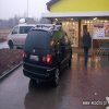 Parkowanie przed Biedronką