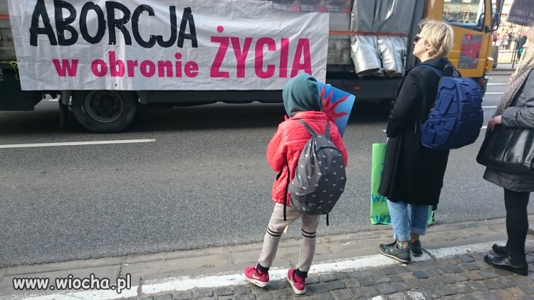 Dziecko na manifestacji popierającej aborcję...