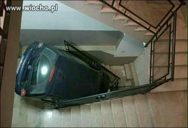 Którędy na parking ?