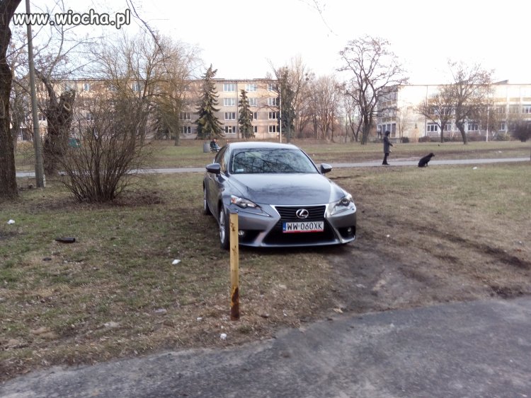 A na ulicy dużo miejsc do zaparkowania...
